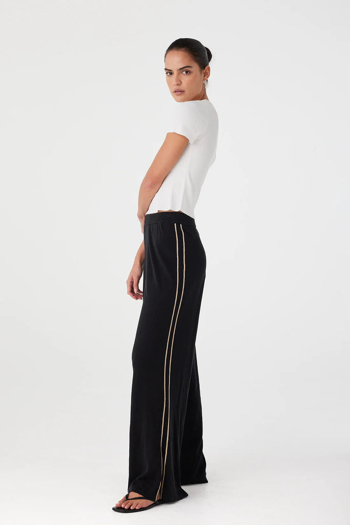By Charlotte - Embrace Stillness Pearl Hoops - Gold