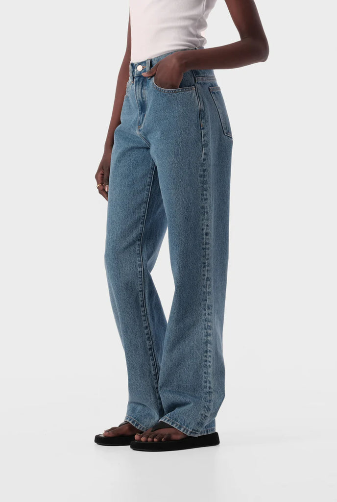 Uz porno film Transseksual Vika Saratov