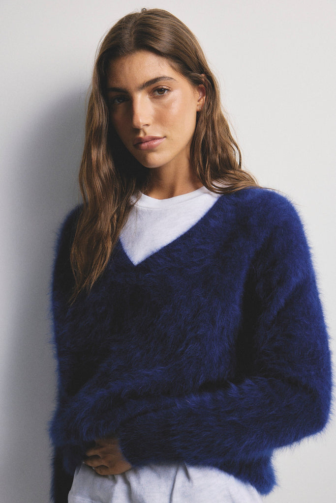 World of Nomads - Olivia Cashmere V-Neck Sweater - Navy